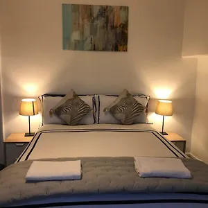 Apartment Centre 1 Bower Street2 Bed